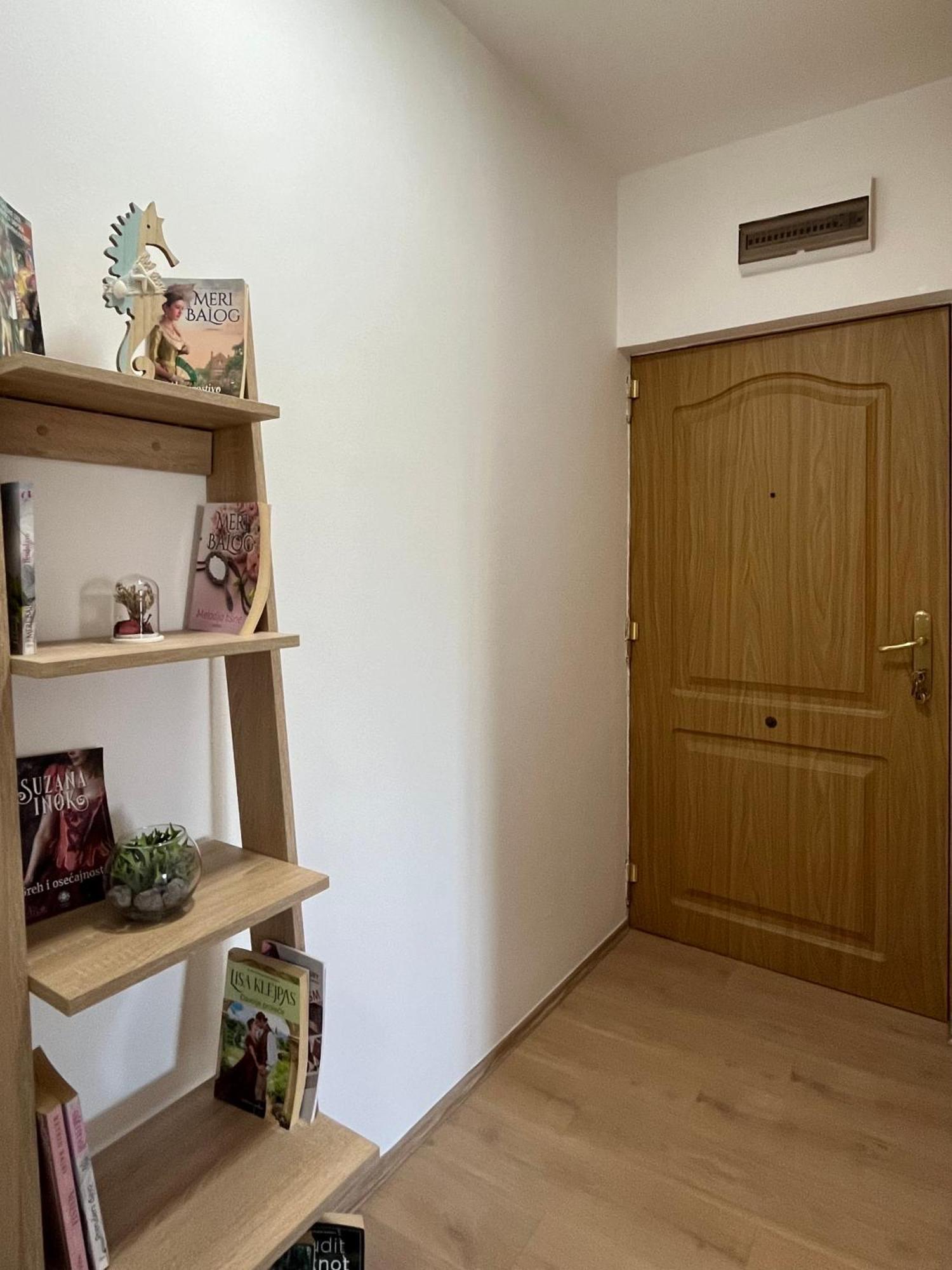 Apartment Vera With Free Garage Újvidék Kültér fotó