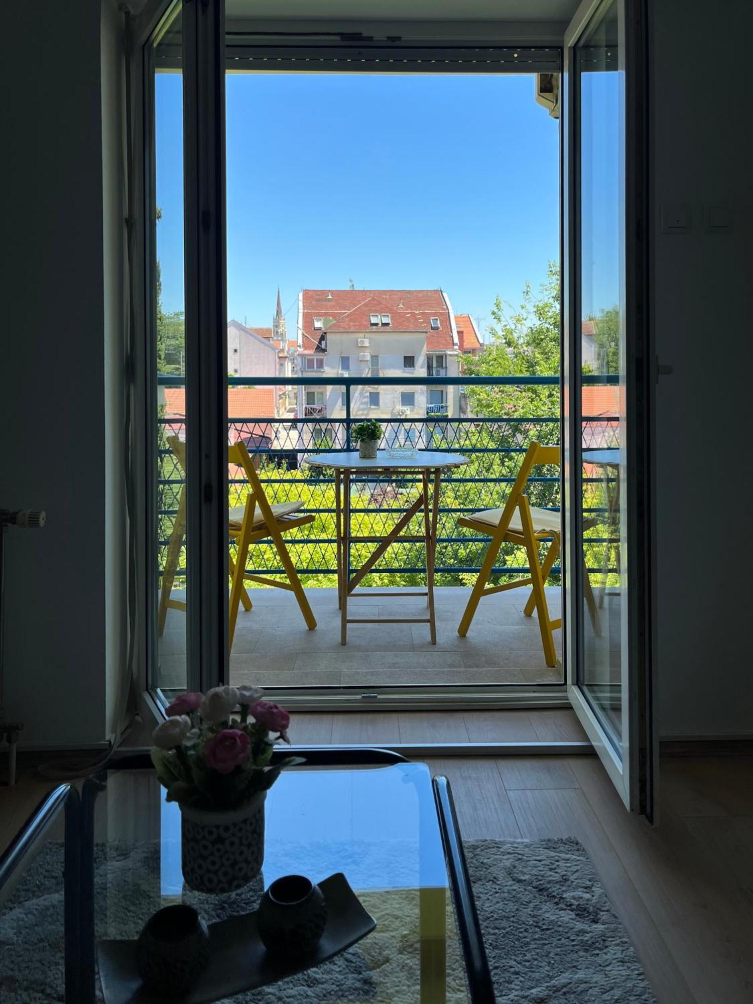 Apartment Vera With Free Garage Újvidék Kültér fotó
